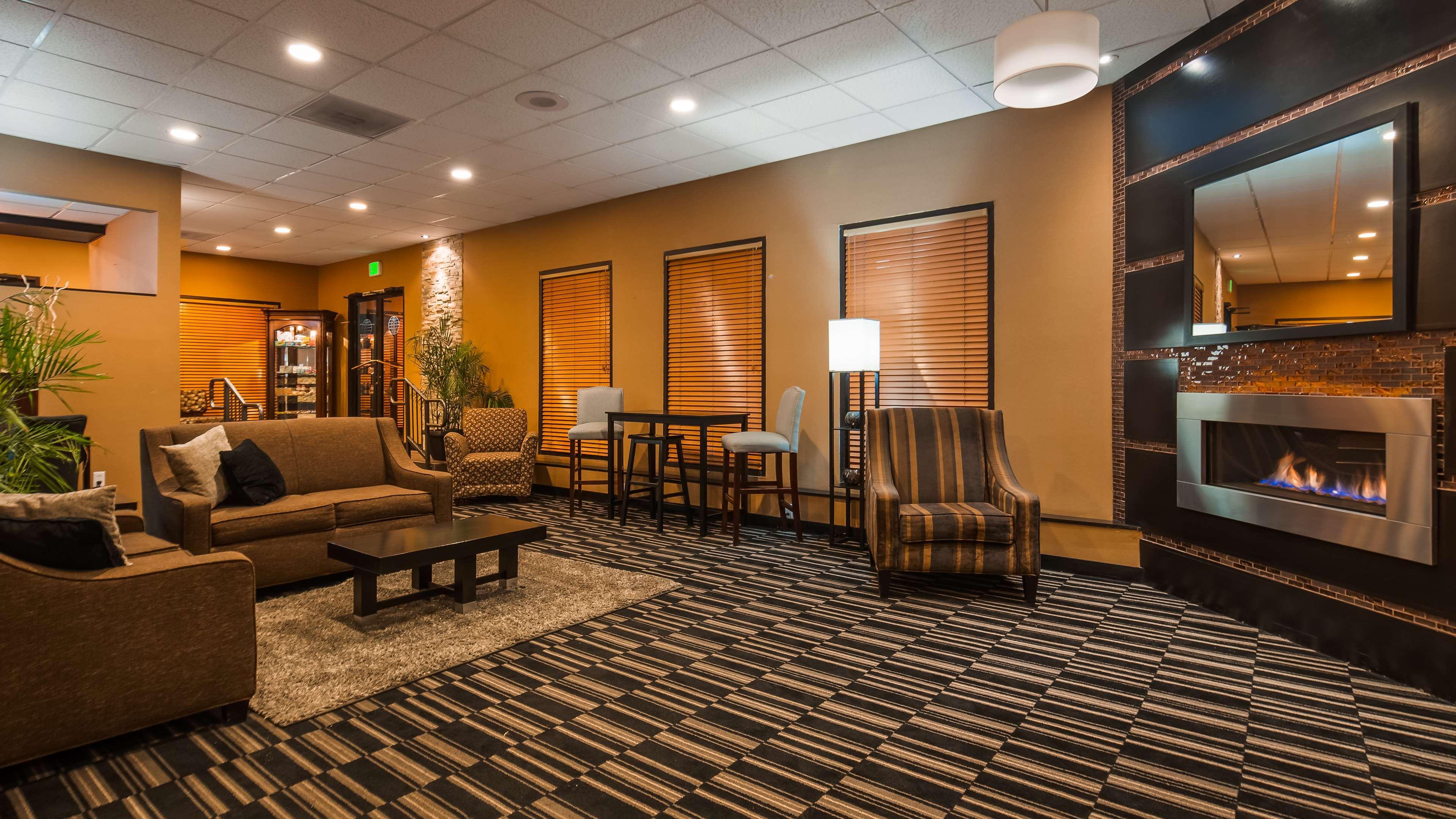 Vista Lobby Best Western Yuma Mall Hotel & Suites