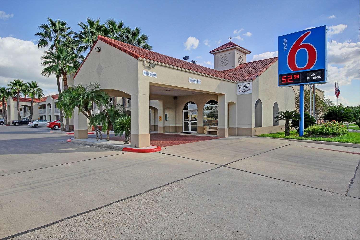 Vista Exterior Motel 6 Edinburg, TX