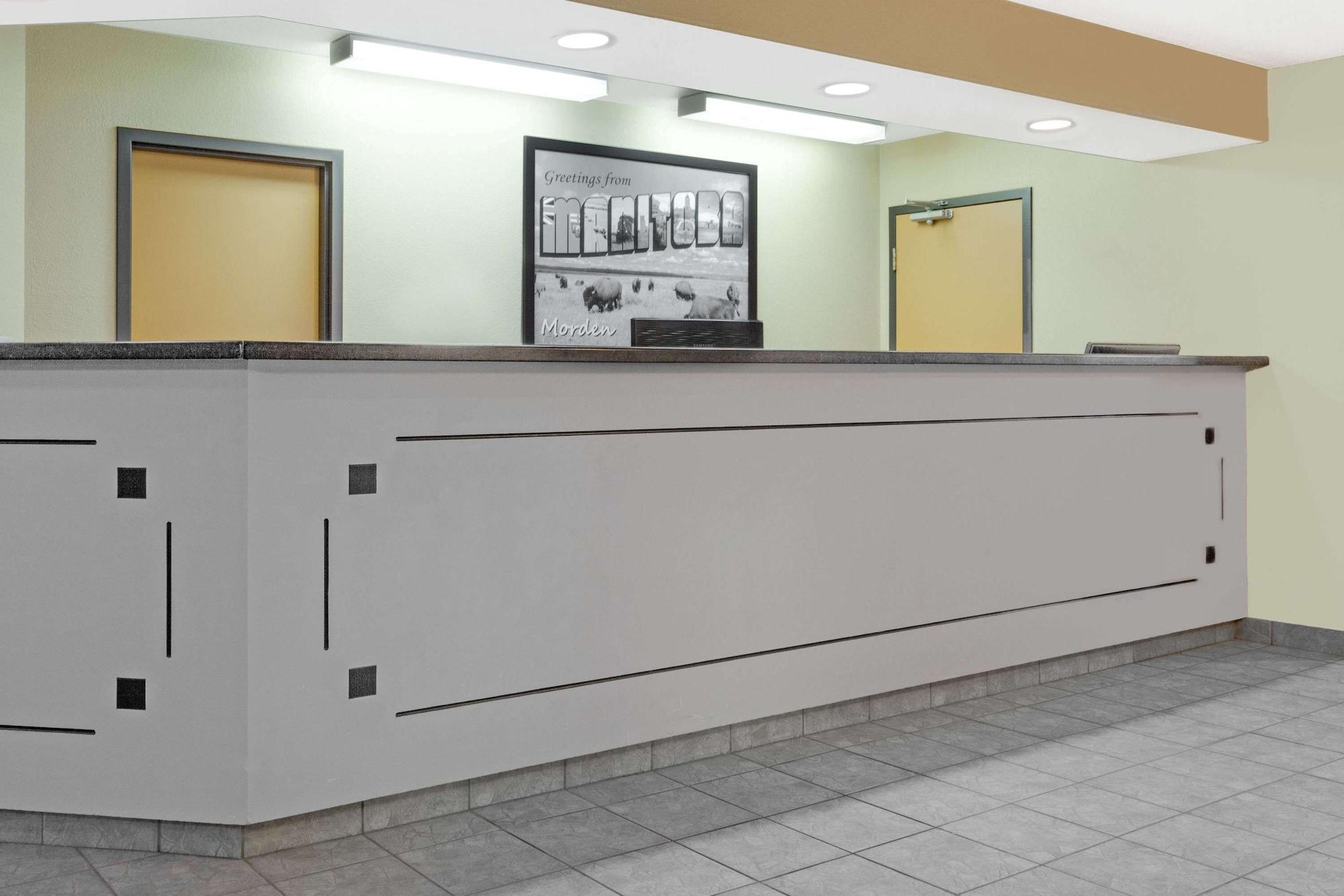 Vista Lobby Super 8 by Wyndham Morden
