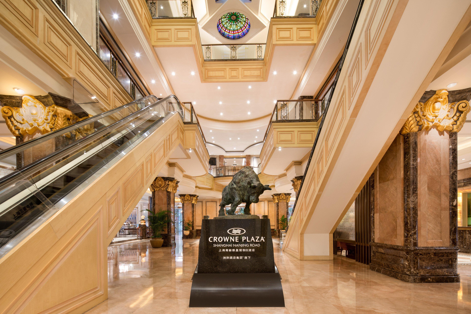 Vista Lobby Crowne Plaza Shanghai Nanjing Road by IHG