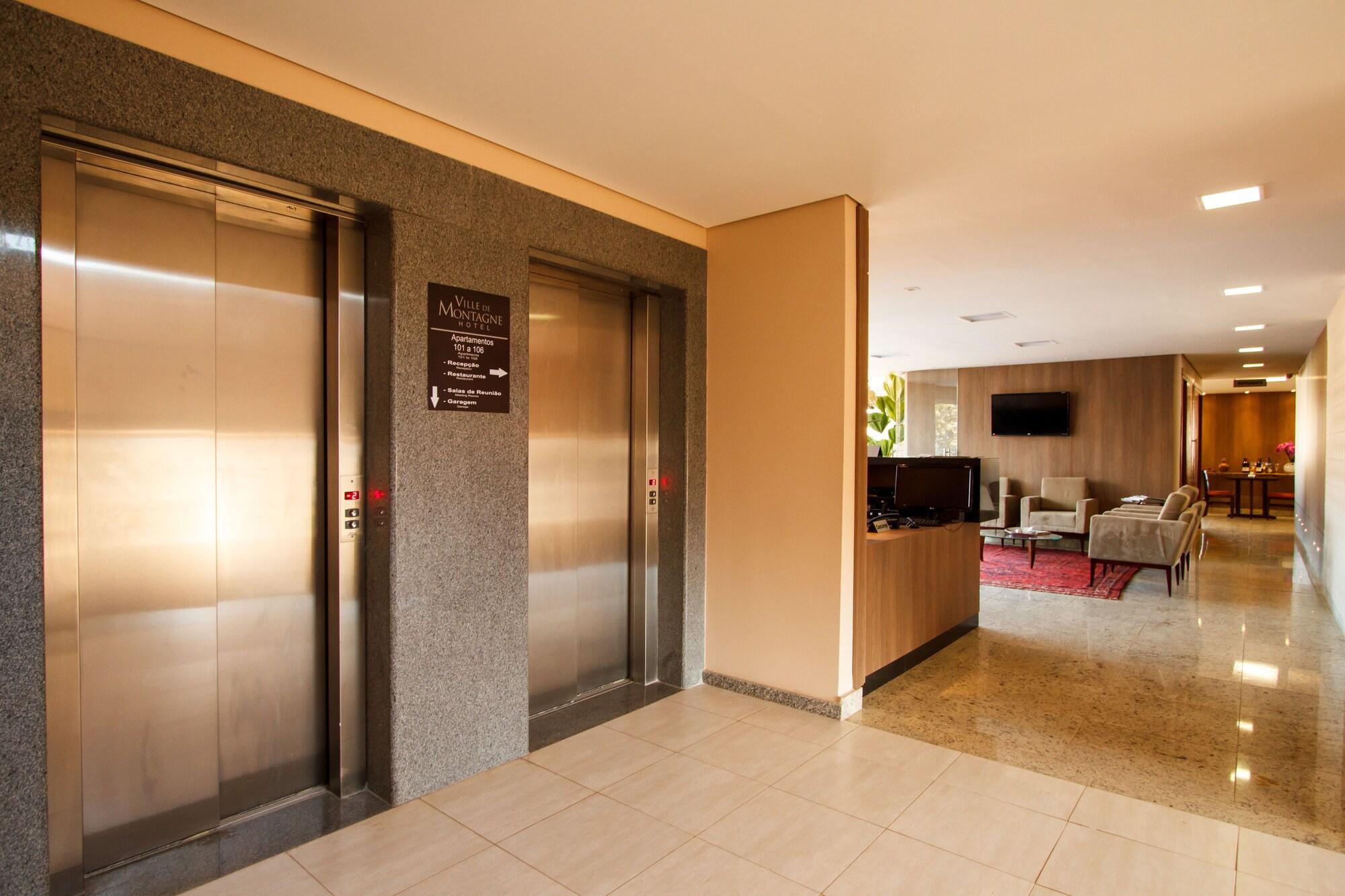 Vista Lobby Ville de Montagne Hotel