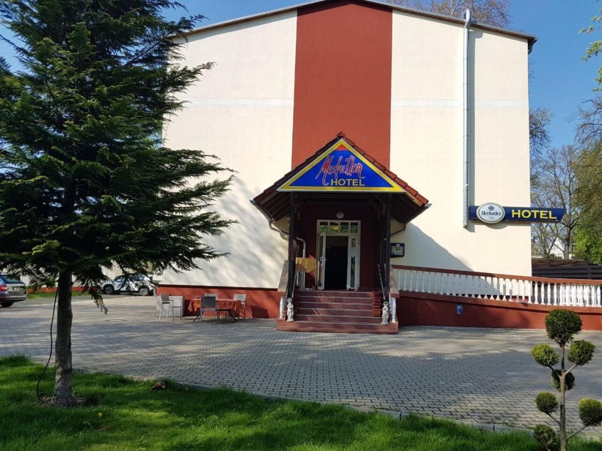 Vista Exterior Hotel Medaillon