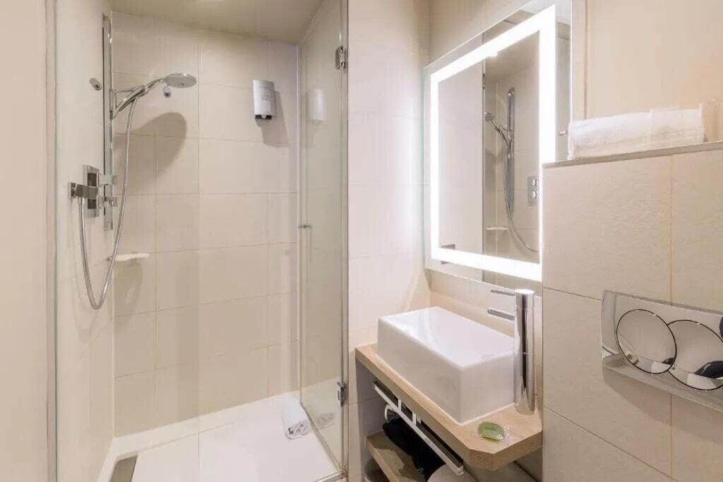 Equipamiento de Habitación Hotel Le Montmartre Saint Pierre