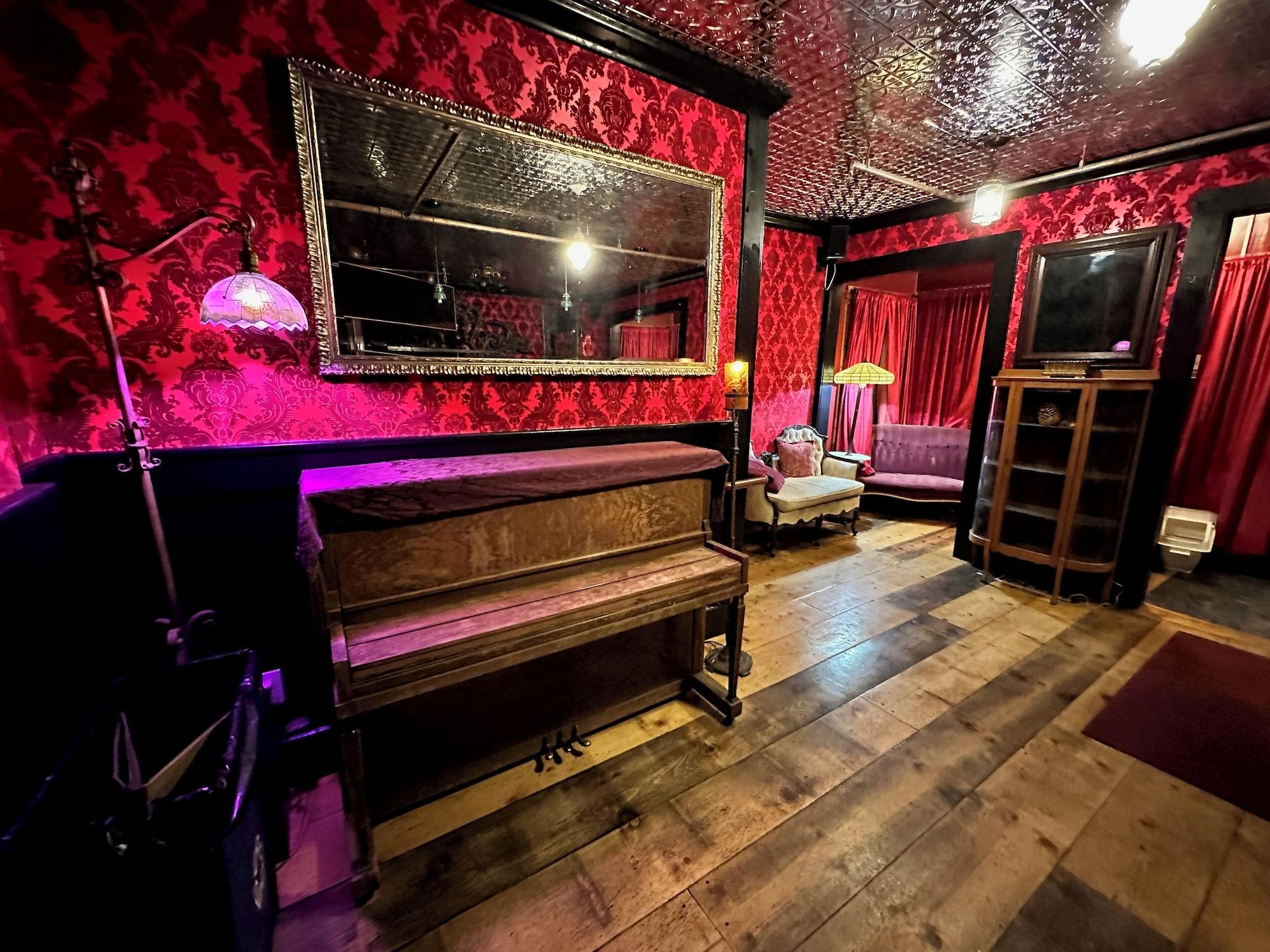 Vista Lobby West River House