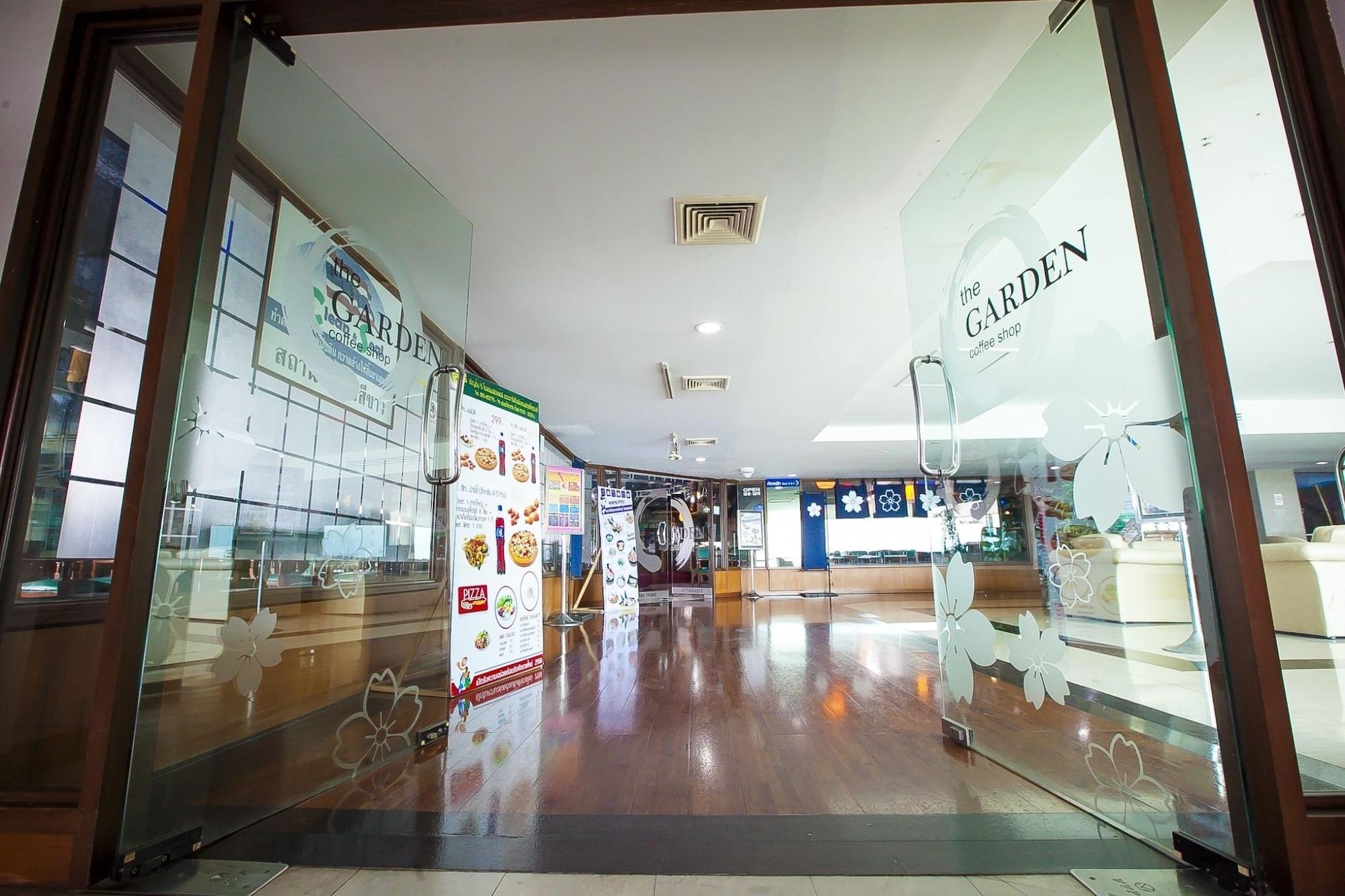 Bar/Salón Friday Hotel