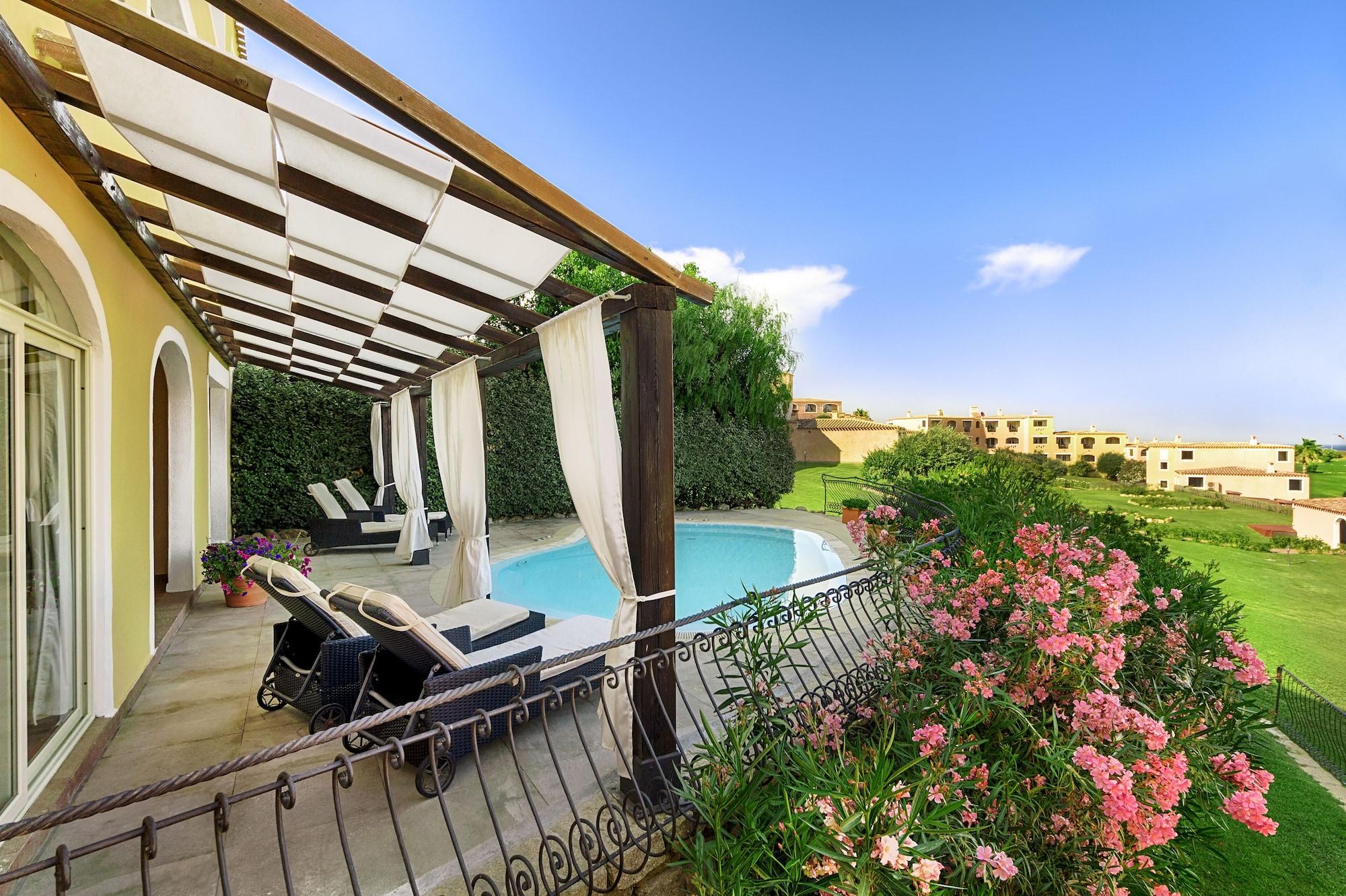 Vista Exterior COLONNA RESORT, a Colonna Luxury Beach Hotel, Porto Cervo