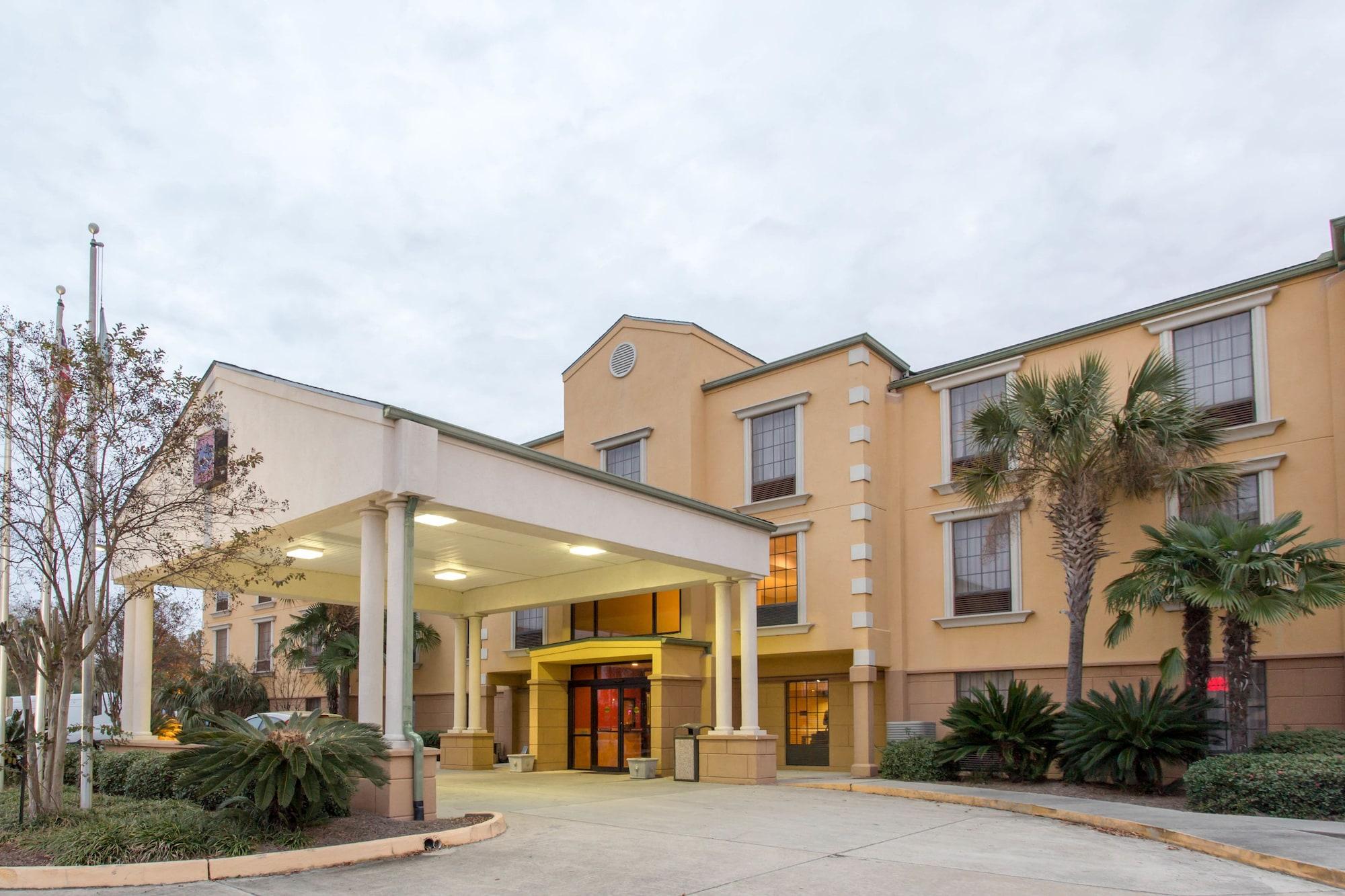 Vista Exterior Comfort Suites Port Allen - Baton Rouge