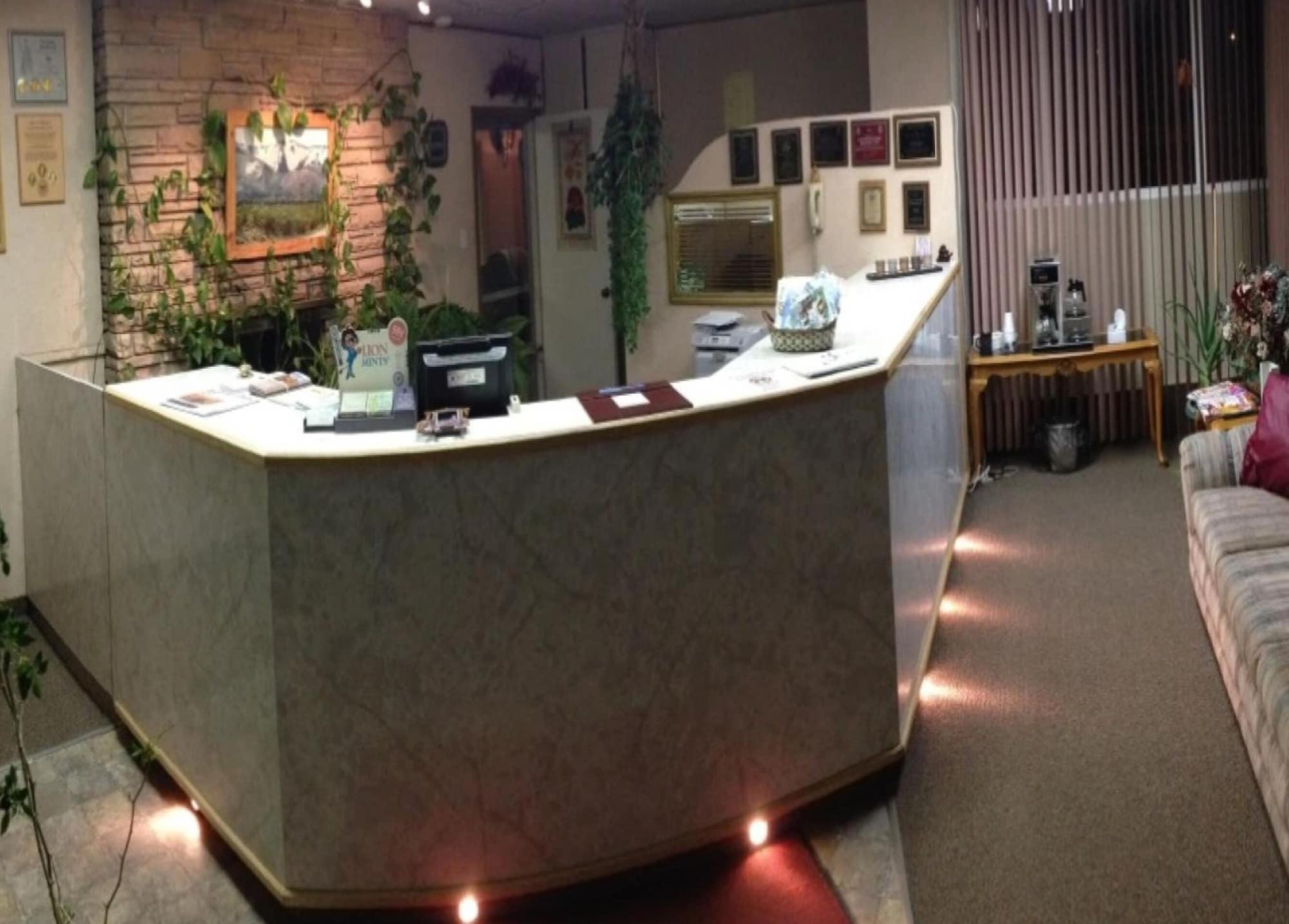 Vista Lobby Canyonlands Motor Inn
