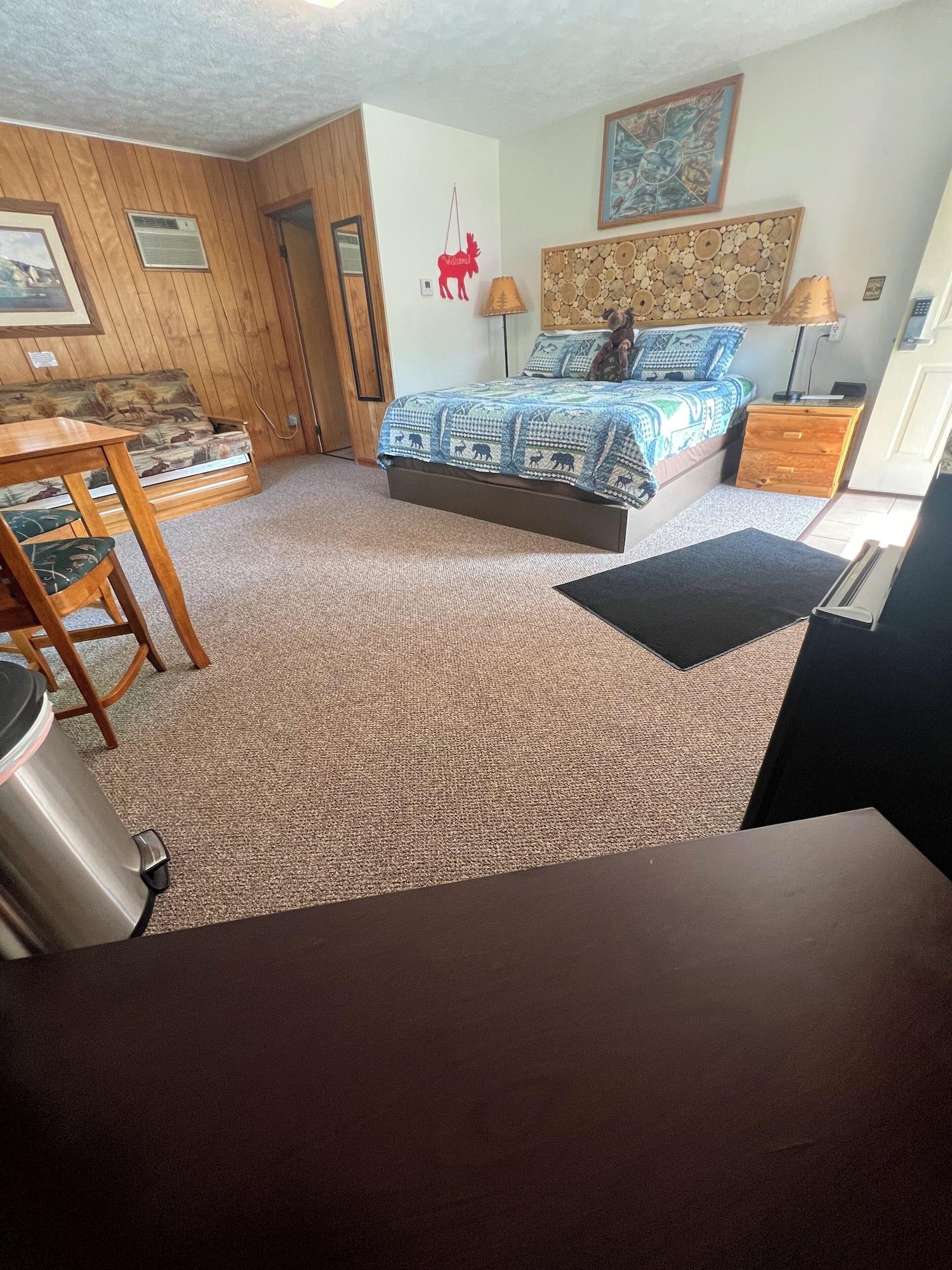 Varios Red Moose Lodge