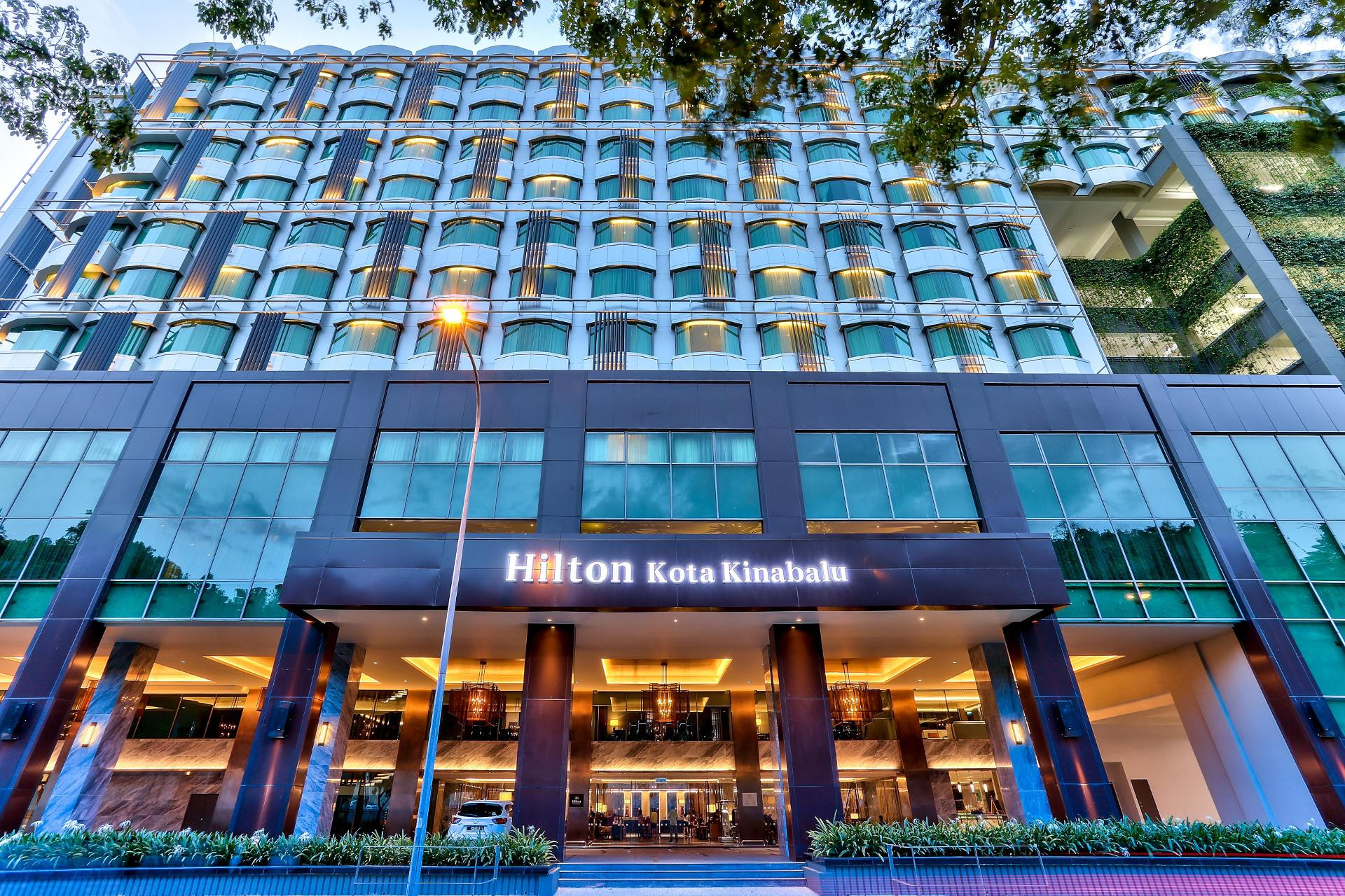 Vista Exterior Hilton Kota Kinabalu
