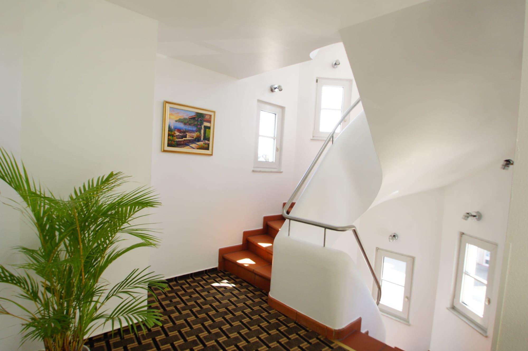 Vista Lobby Airport Hotel Filderpost