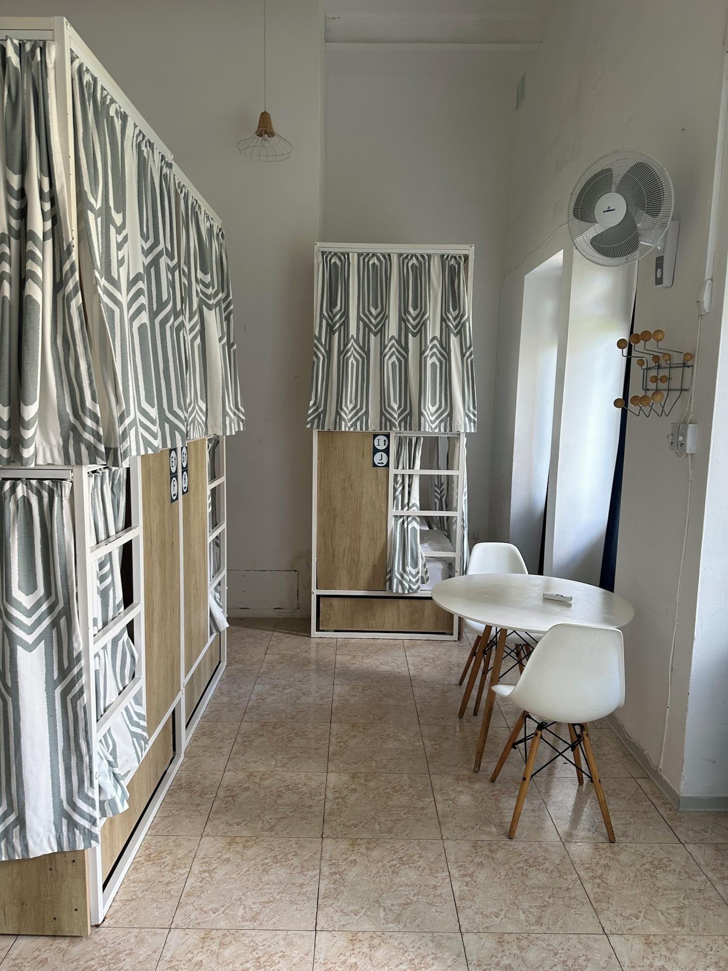 Habitación Follow the Sun Boutique Hostel - Pool, Breakfast & Sea Views