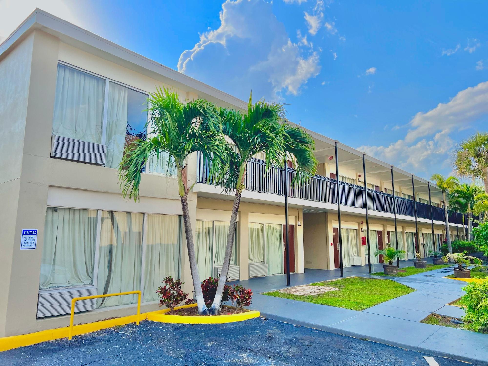 Vista Exterior River Palm Hotel