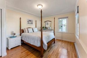 Alquiler Vacacional - Cape Cod Getaway w/Private Lake, Petting Zoo, Kayaks, Jacuzzi Tub, Gym + more!