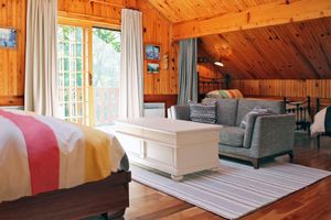 Alquiler Vacacional - LOG HOUSE + LAKEFRONT = SUMMERTIME JOY!!