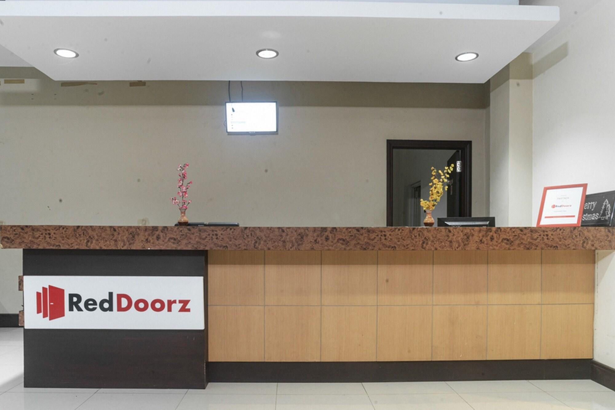 Vista Lobby RedDoorz near Bahu Mall Manado