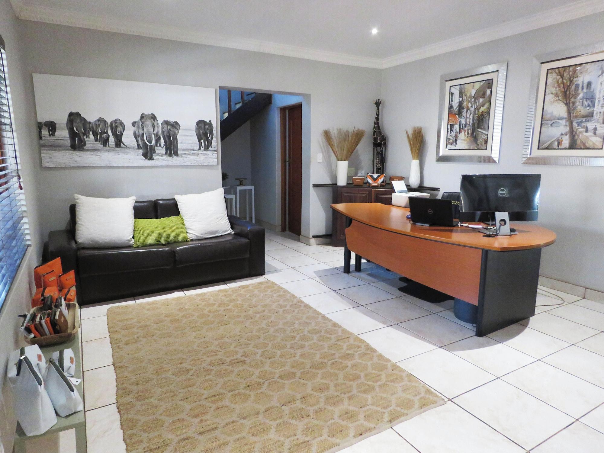 Vista Lobby Wild Dog Guest Lodge