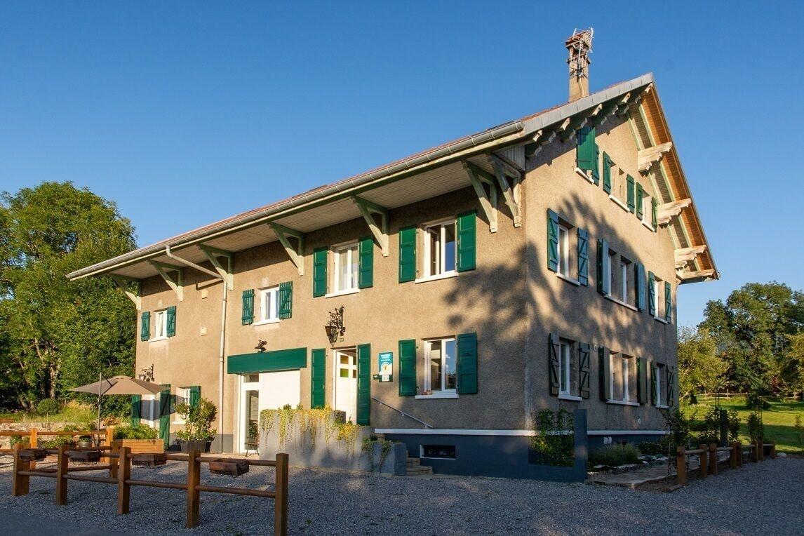 Varios Amodo Lodge - In a rural location