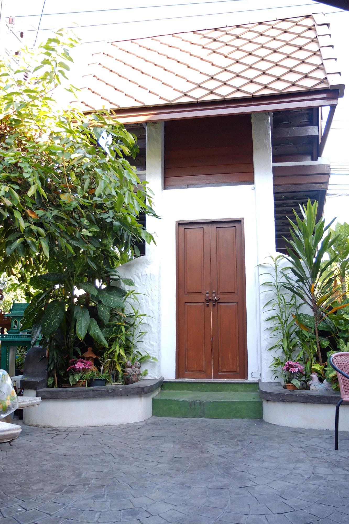 Vista Exterior Baanlek Home Stay