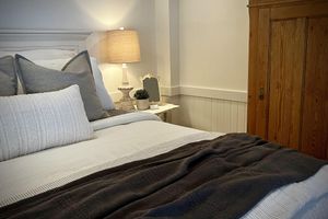 Alquiler Vacacional - Edgewater Escape…Cozy waterfront cottage nestled in the center of Edinboro!