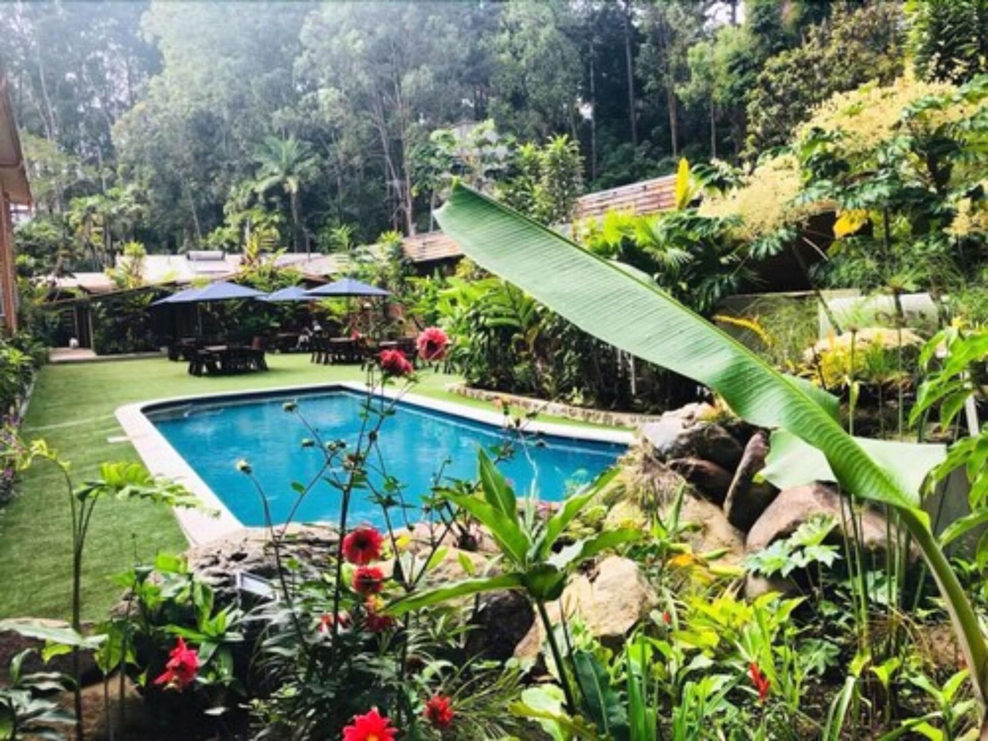 Varios Pacific Gardens Hotel