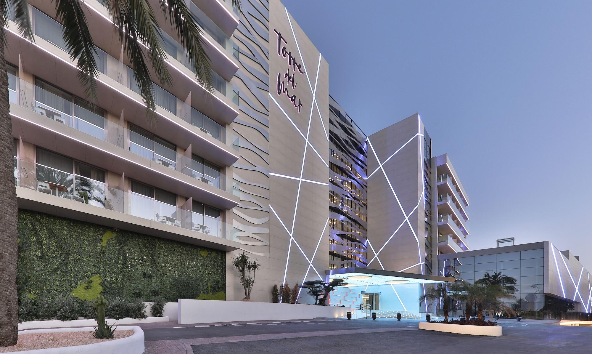 Vista Exterior Hotel Torre Del Mar