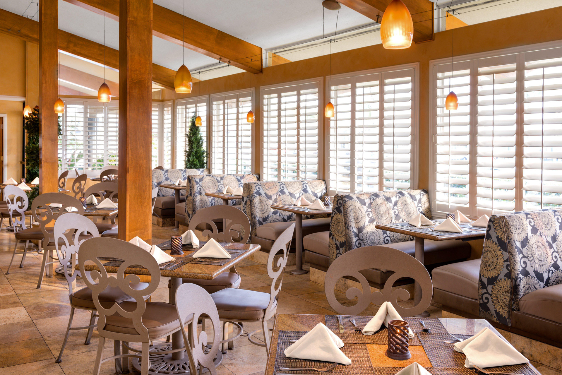 Restaurant DoubleTree by Hilton San Diego Bayside
