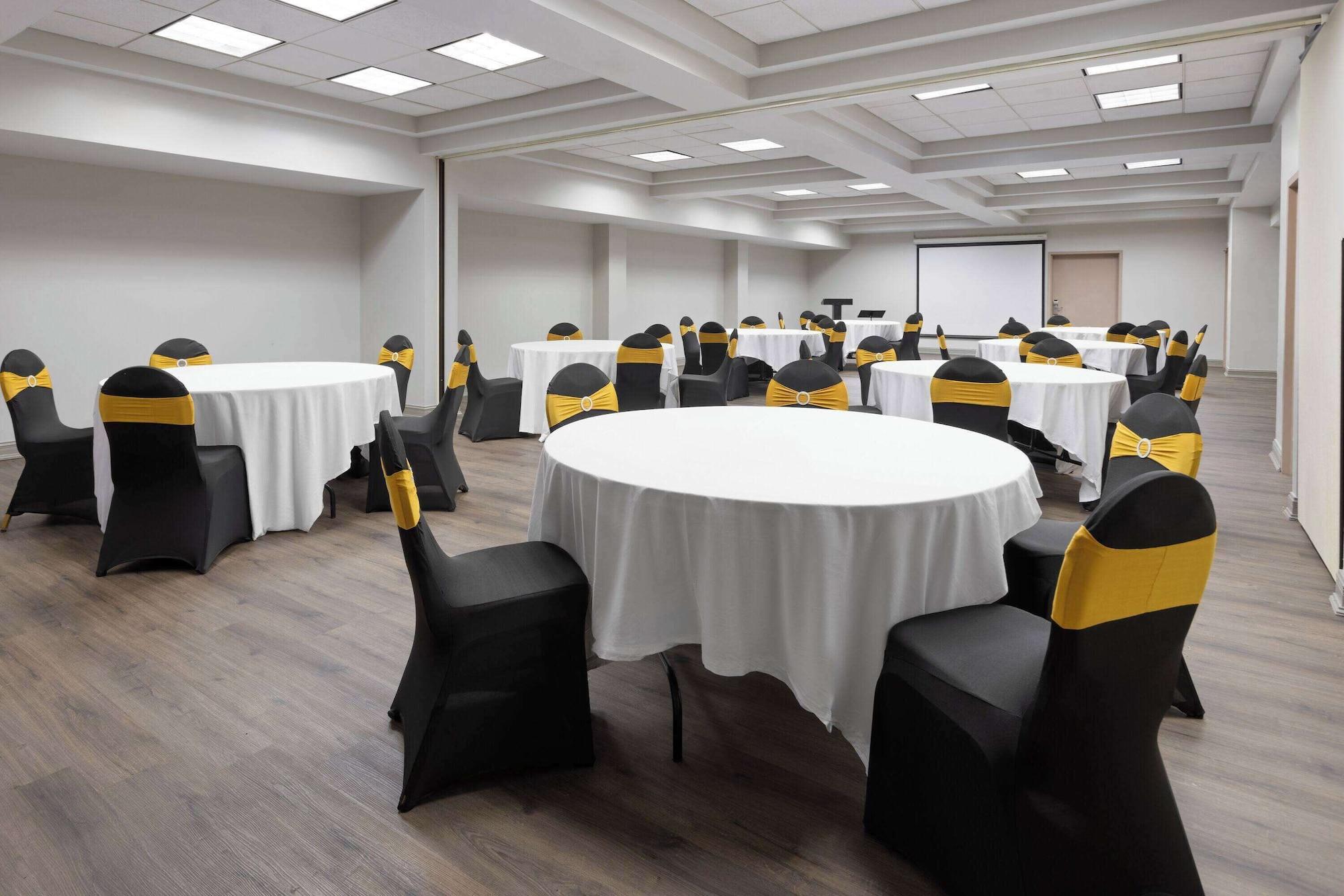Sala de Reuniones Days Inn & Suites by Wyndham Albany