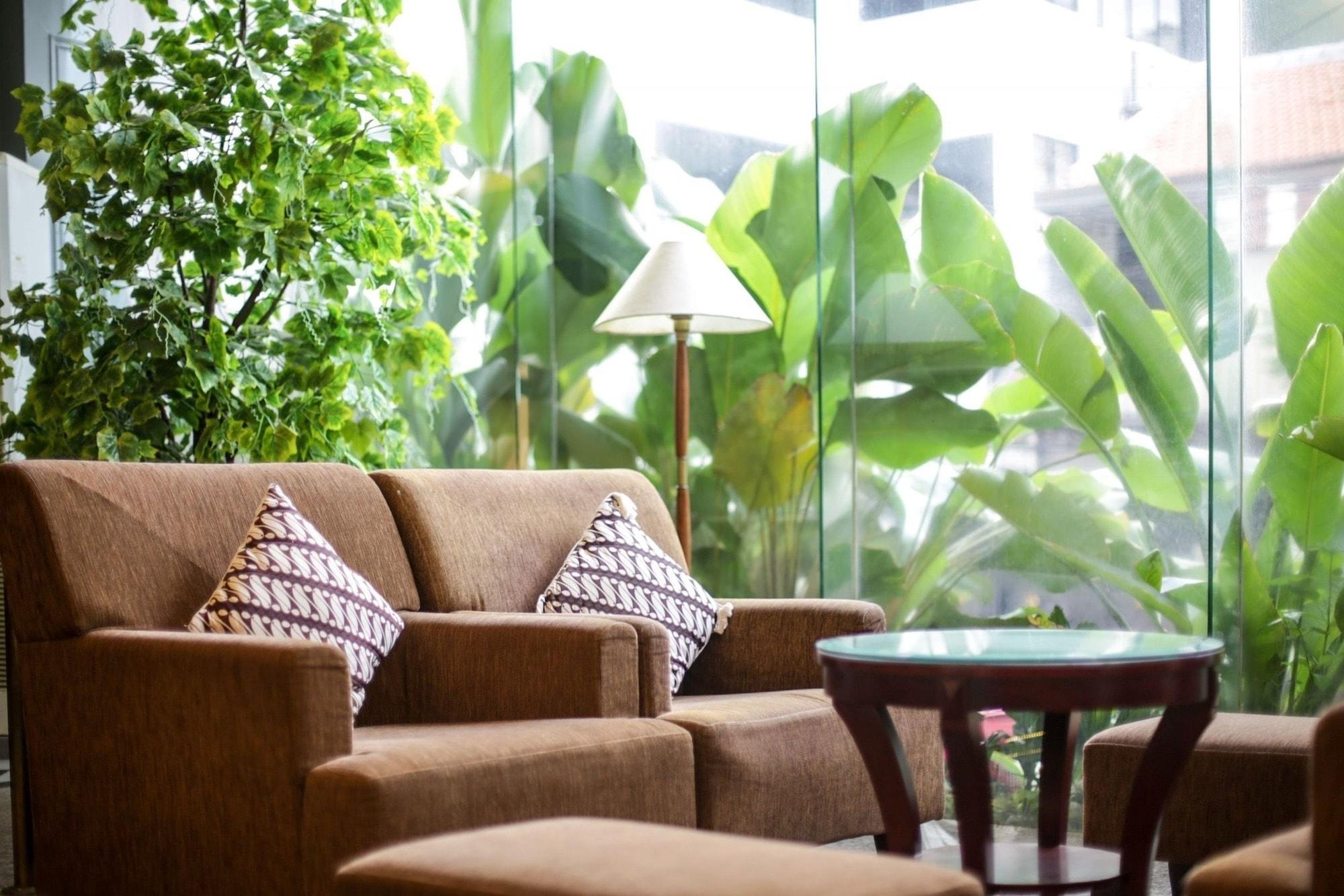 Vista Lobby Johns Pardede International Hotel