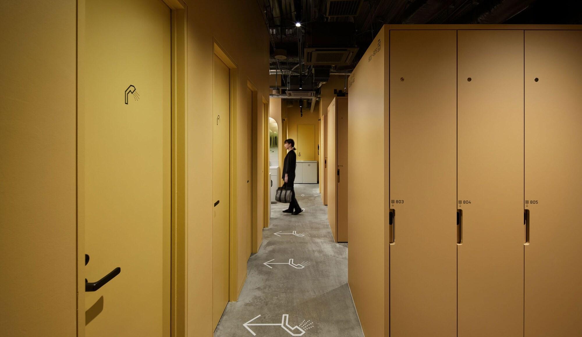 Vista Lobby 9h nine hours woman Shinjuku