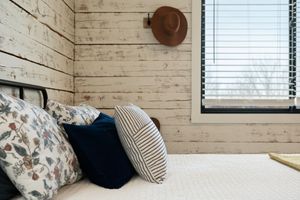 Alquiler Vacacional - Secluded Summer Cabin Near Trails w/ Firepit, Hot Tub & Stargazing Views!