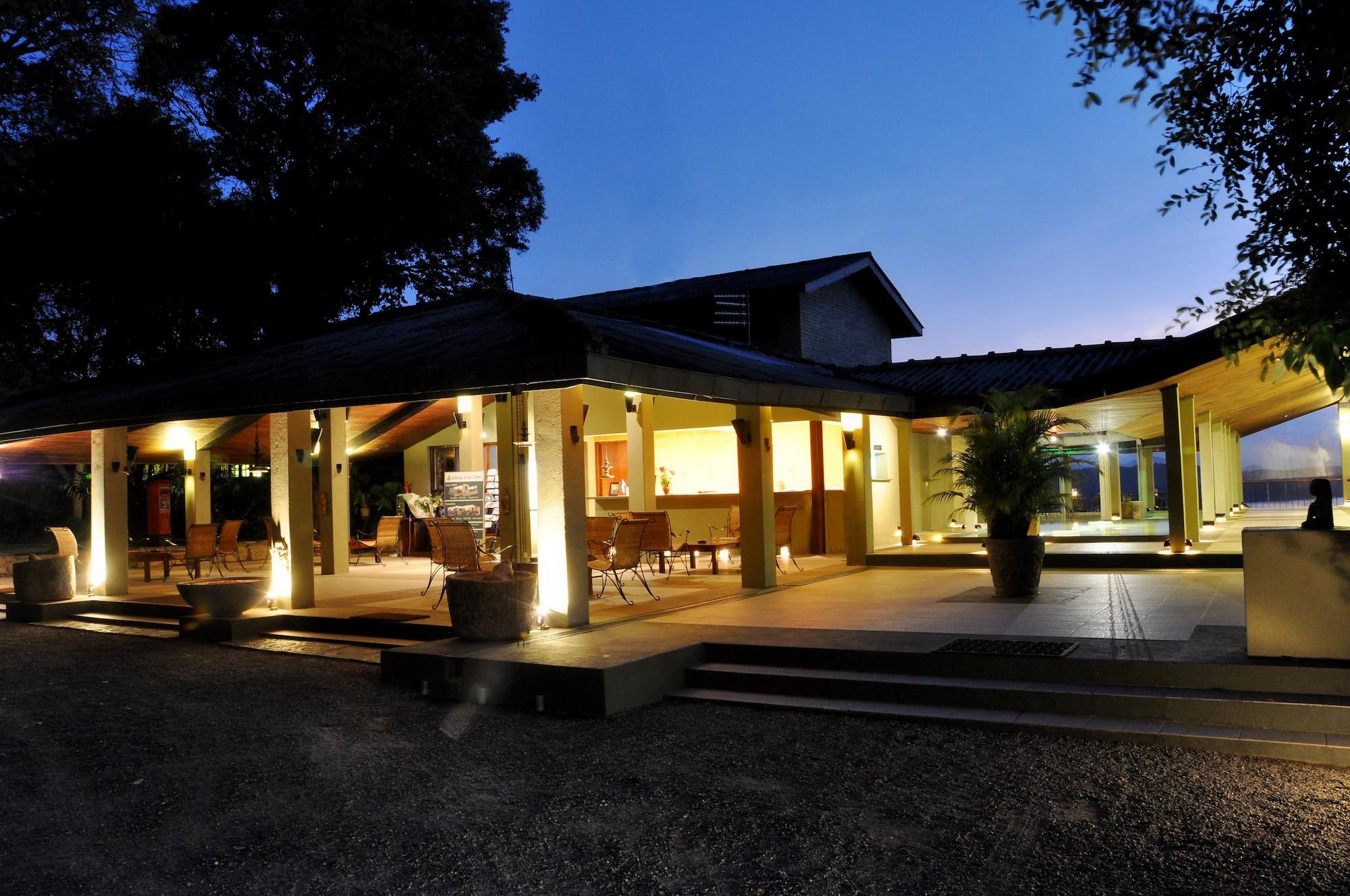 Vista Exterior Giritale Hotel