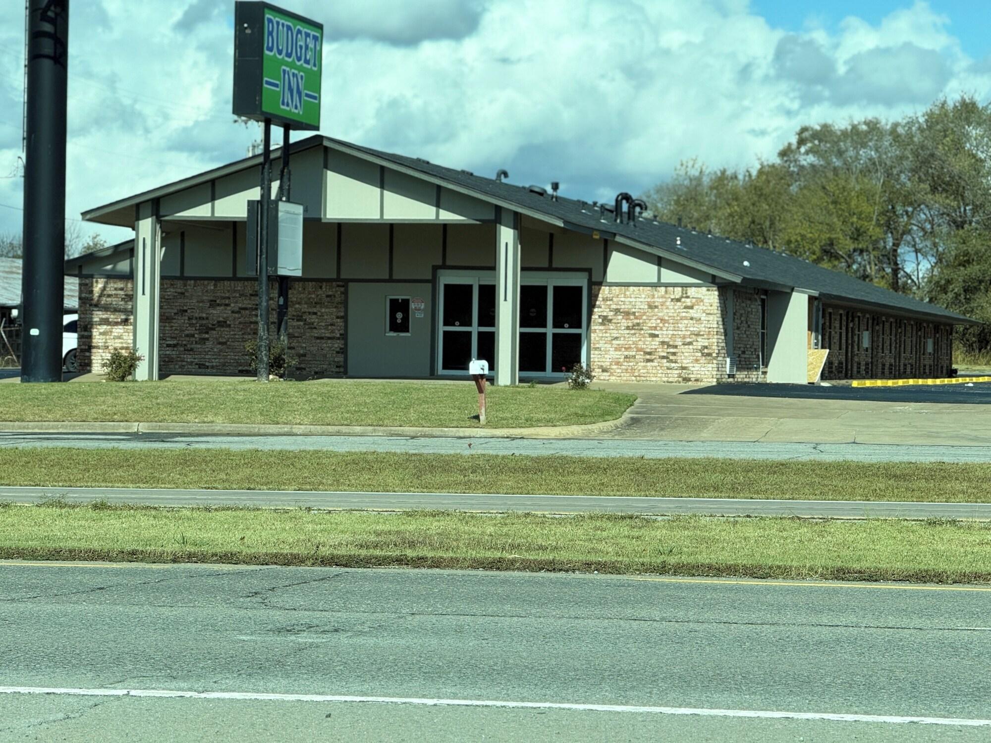 Vista Exterior Budget Inn Muskogee