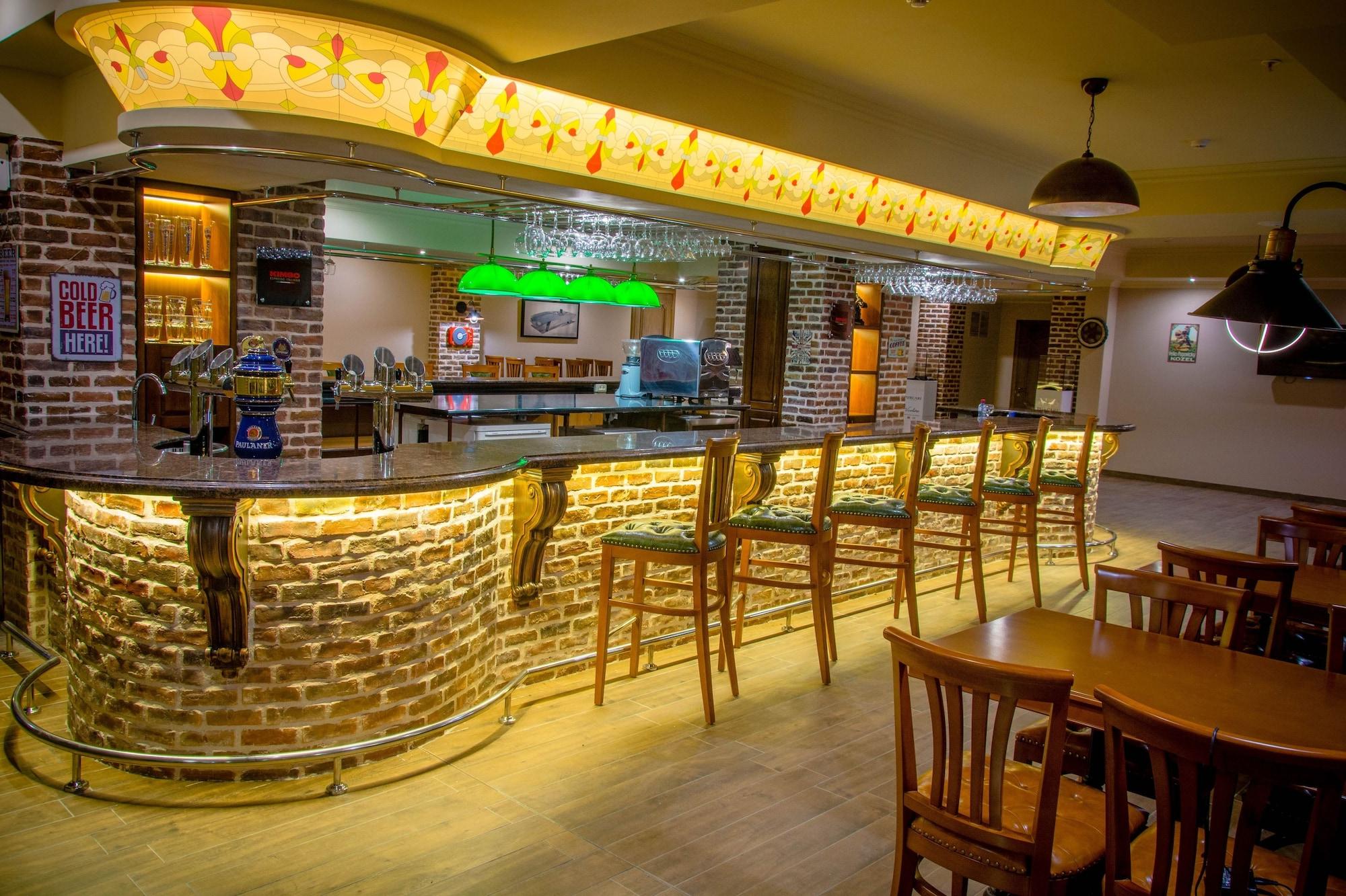 Bar/Salón Bristol Central Park Hotel