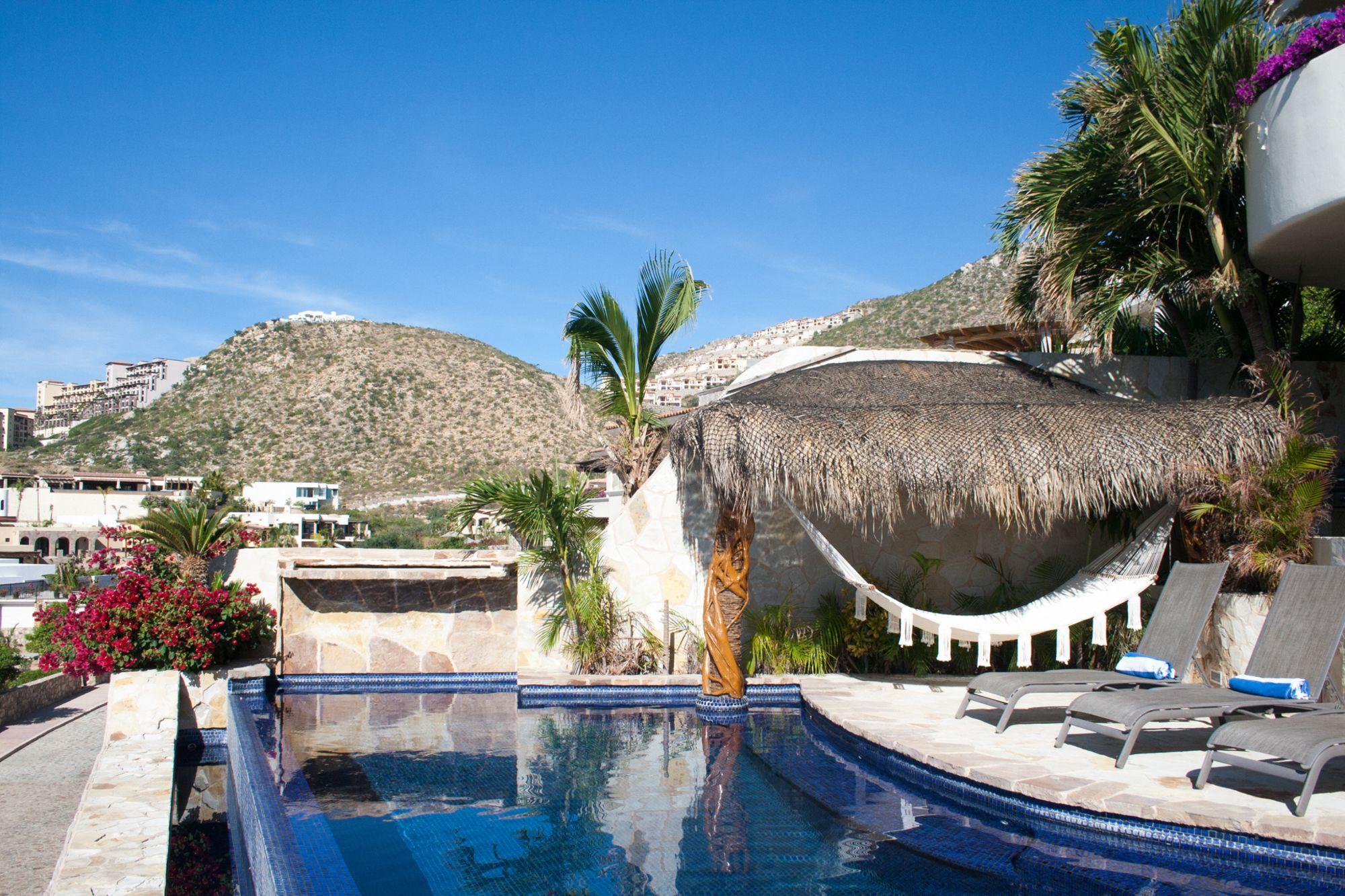 Vista Piscina Casa Brisa del Mar 4 Bedrooms 4.5 Bathrooms Villa