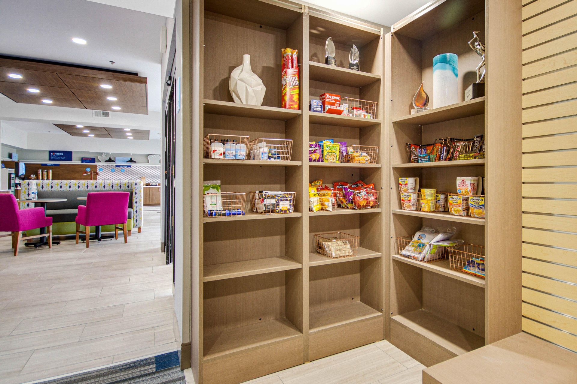 Vista Lobby Holiday Inn Express Dublin by IHG