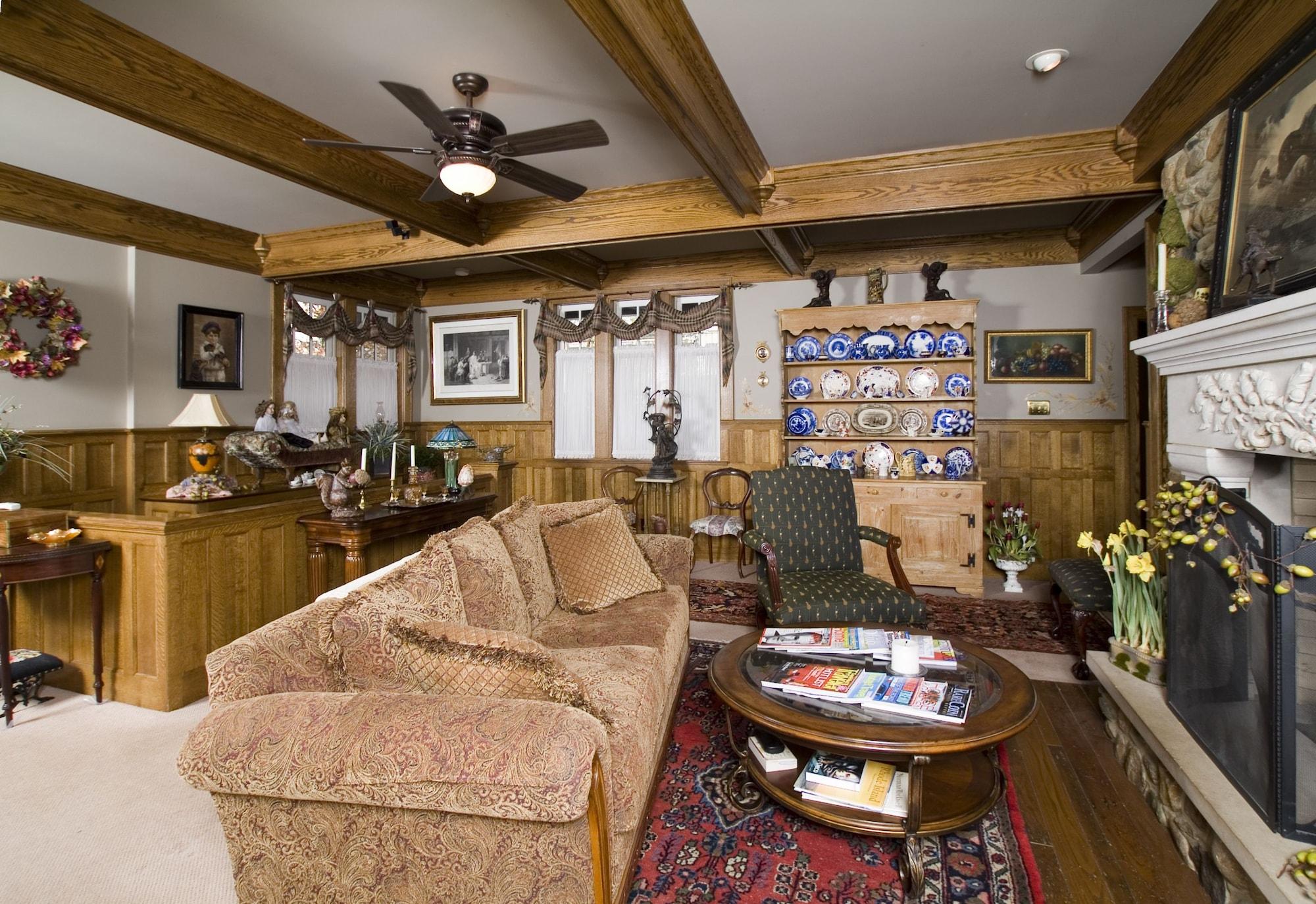 Vista Lobby The Victorian Tudor Inn