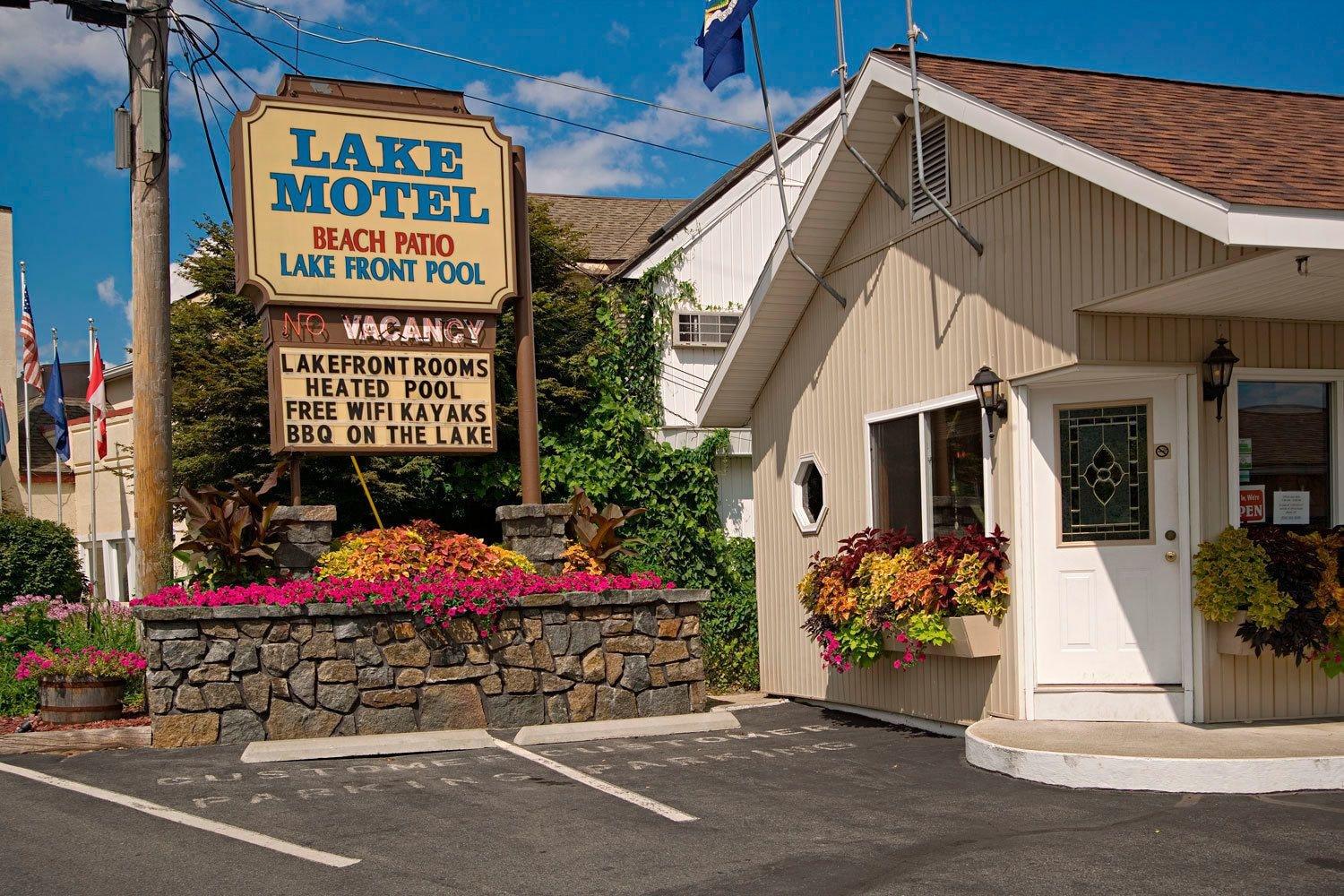 Vista Exterior The Lake Motel