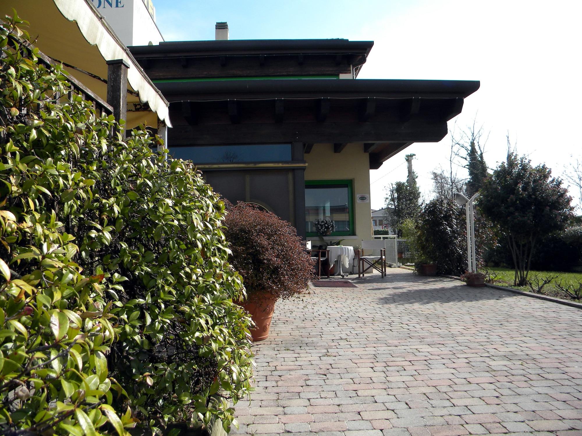 Vista Exterior Hotel Corone