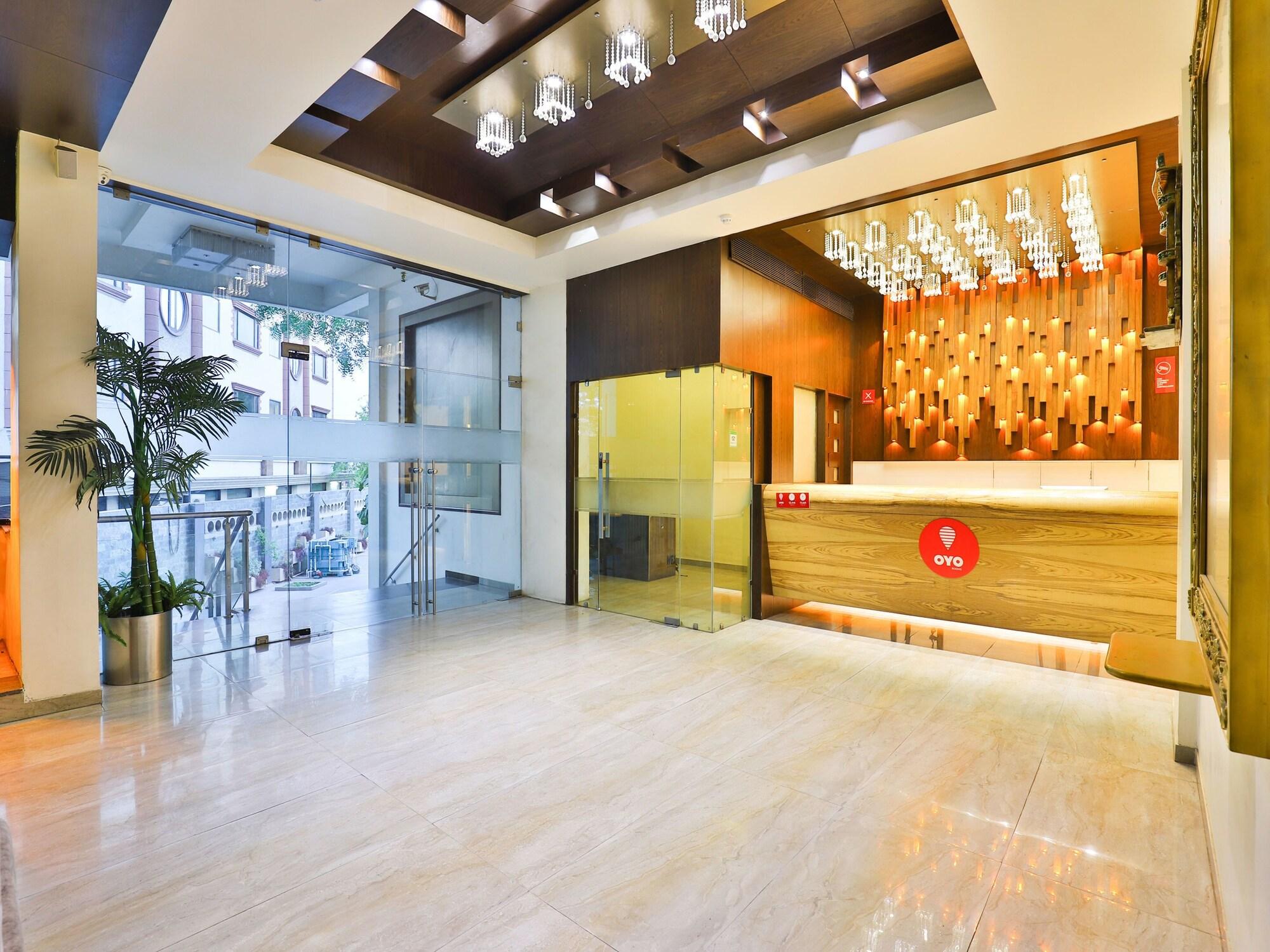 Vista Lobby OYO 13479 Hotel Grand Nakshatra
