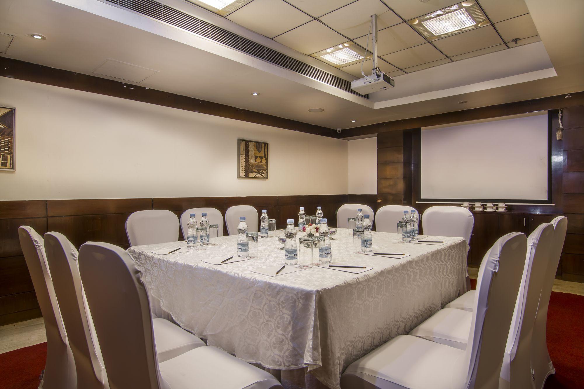 Sala de Reuniones Central Blue Stone