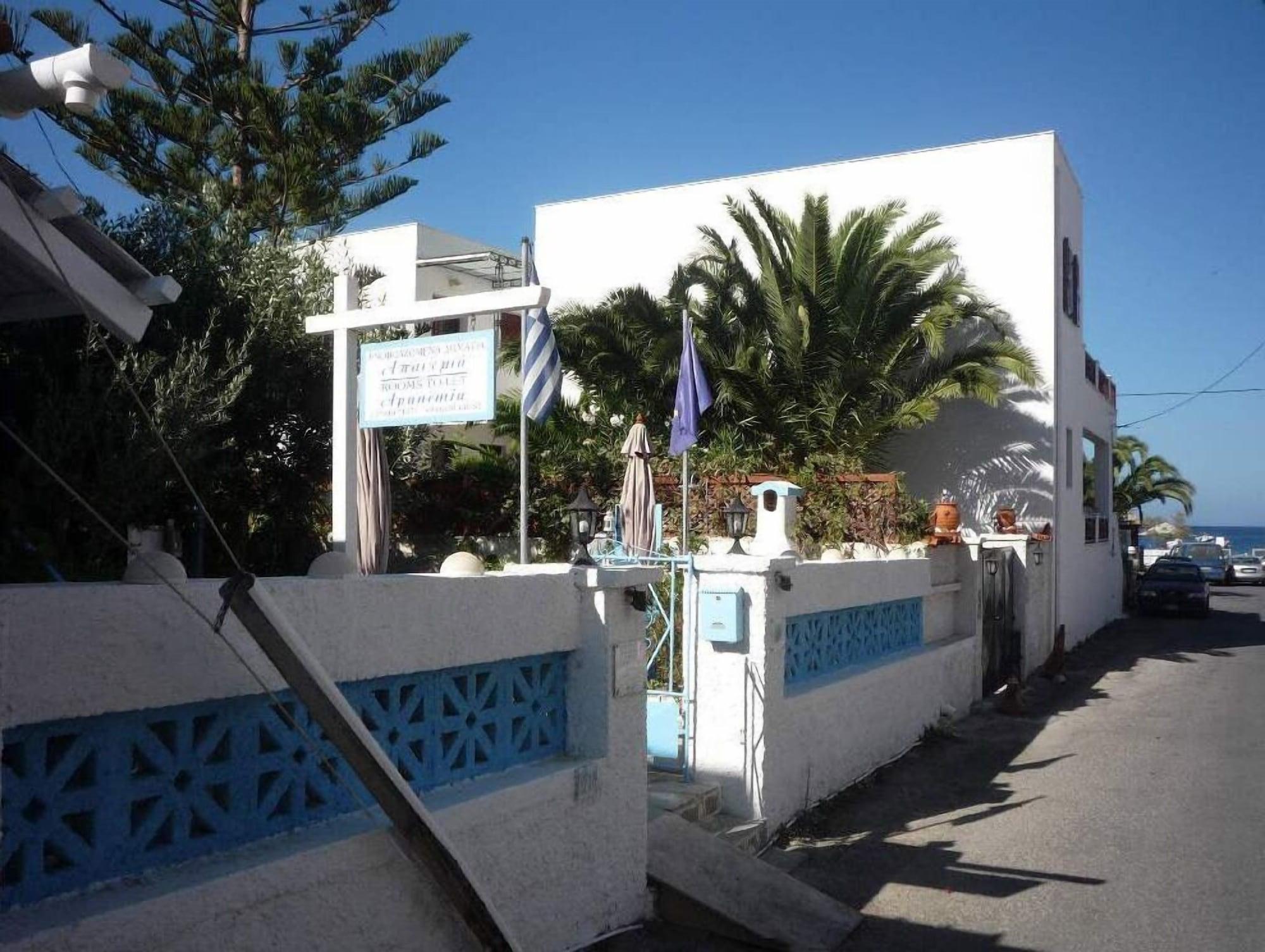 Vista Exterior Apanemia Rooms