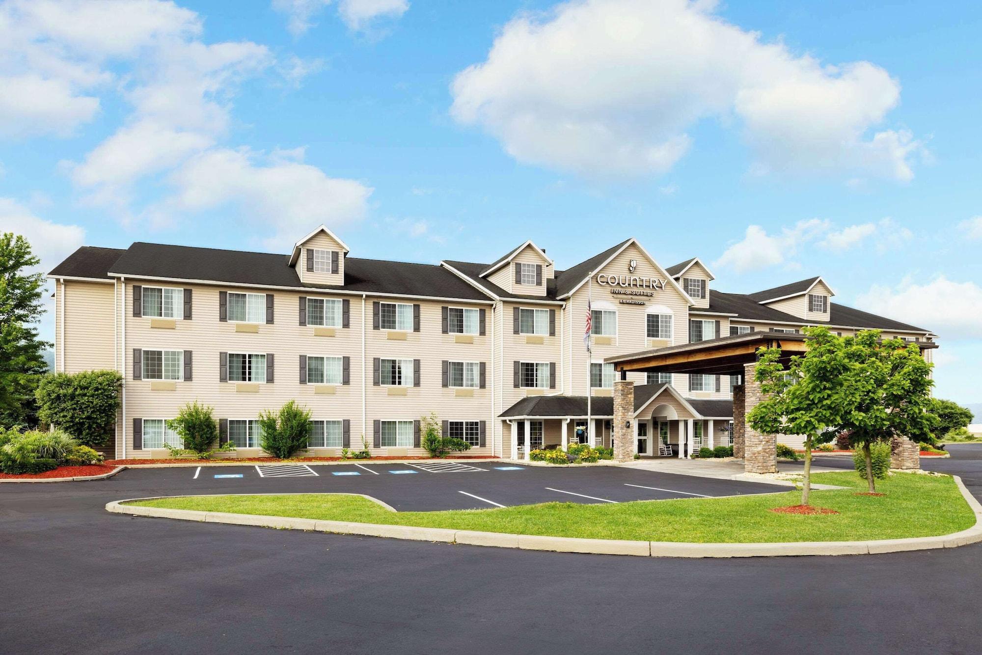 Vista Exterior Country Inn & Suites by Radisson, Big Flats (Elmira), NY