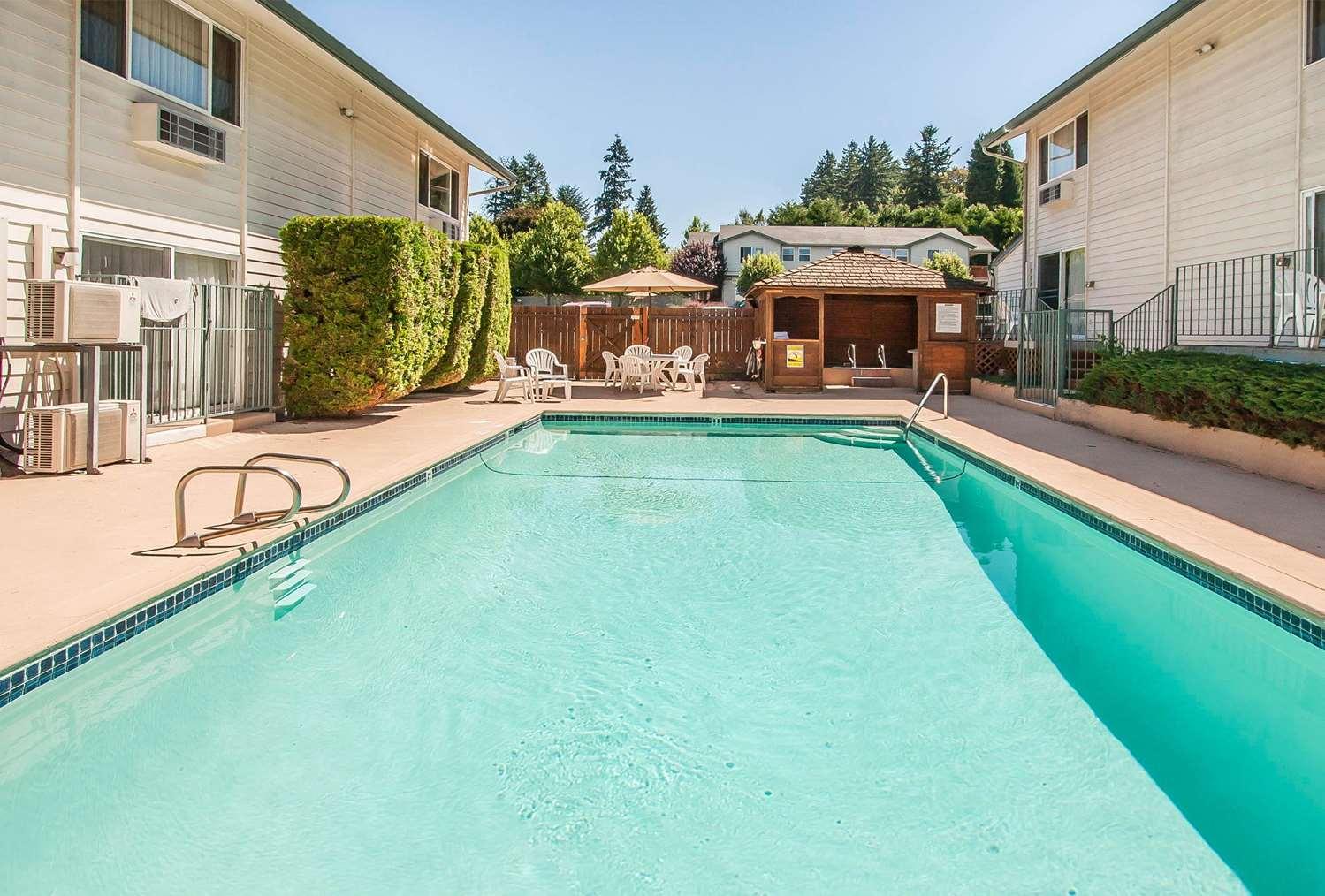 Vista Piscina Quality Inn & Suites Vancouver - Hazel Dell