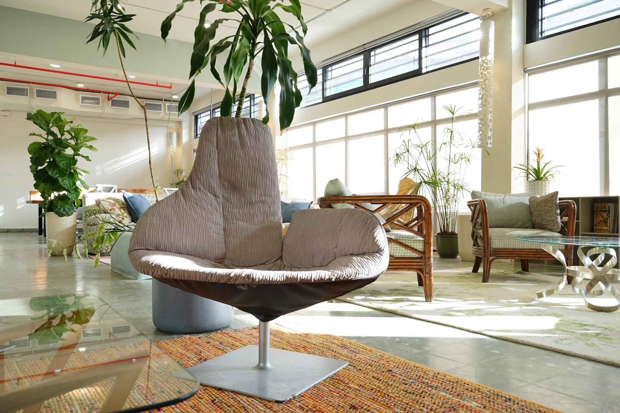 Sala de Reuniones La Manzana by Wynwood House