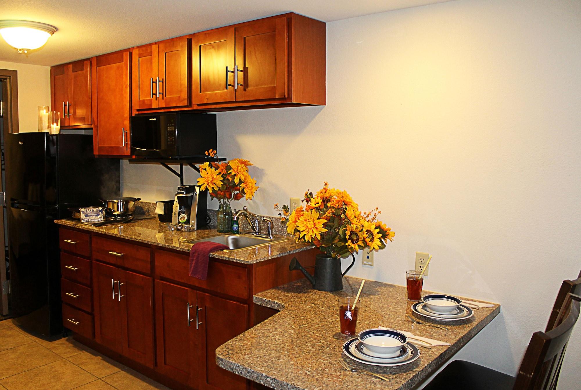 Varios Crystal Springs Inn and Suites