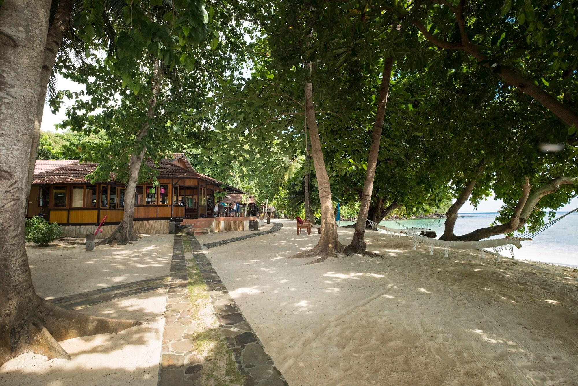 Vista Lobby Murex Bangka Dive Resort
