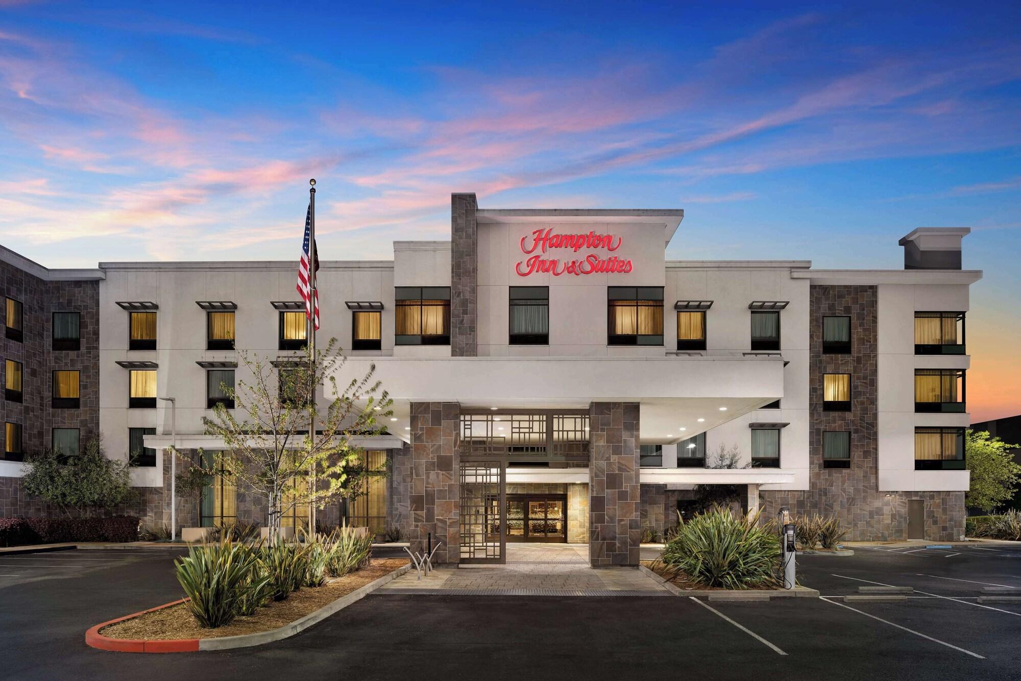 Vista Exterior Hampton Inn & Suites Napa
