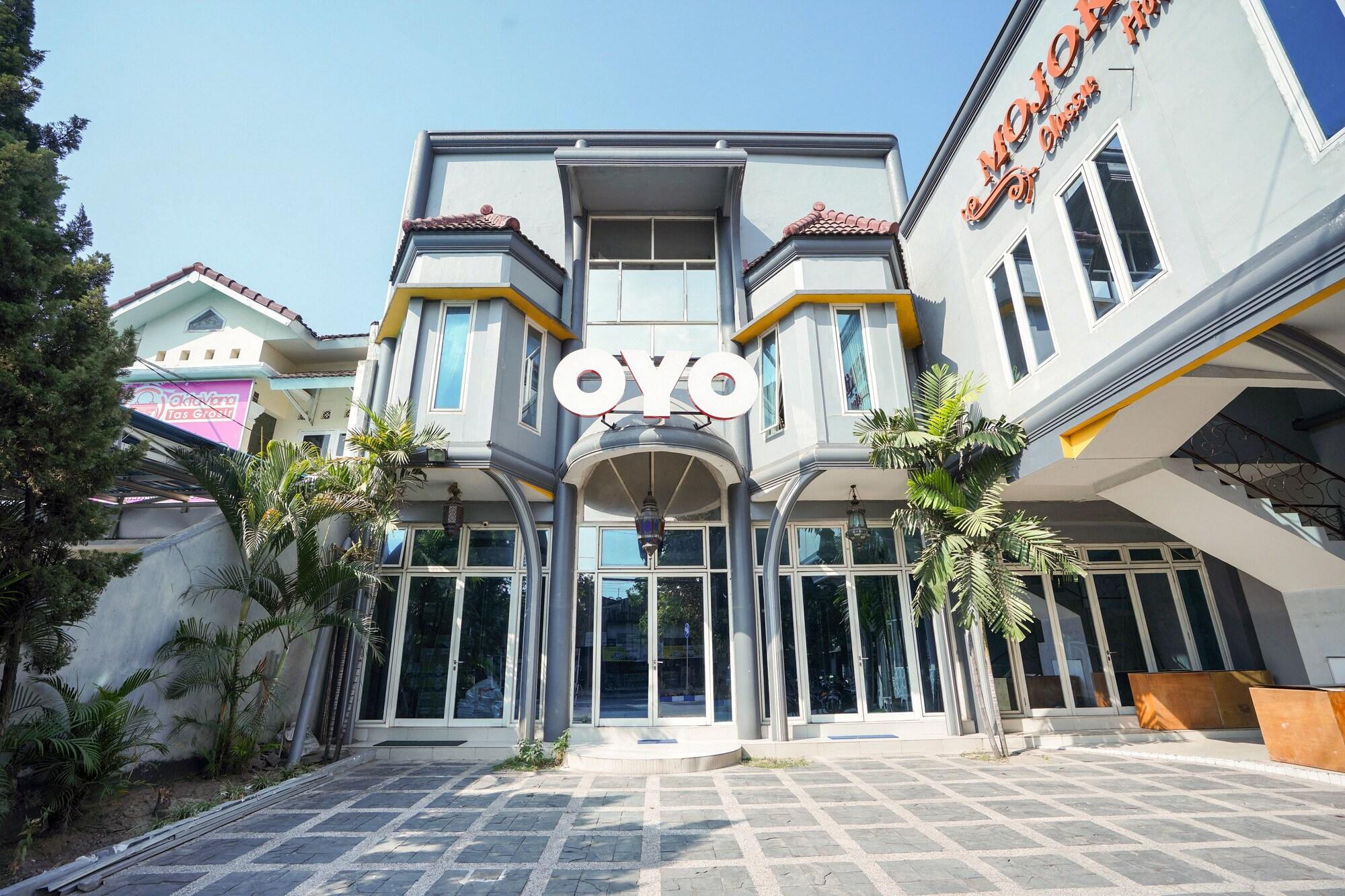Vista Exterior OYO 1239 Mojokerto Classic Homestay