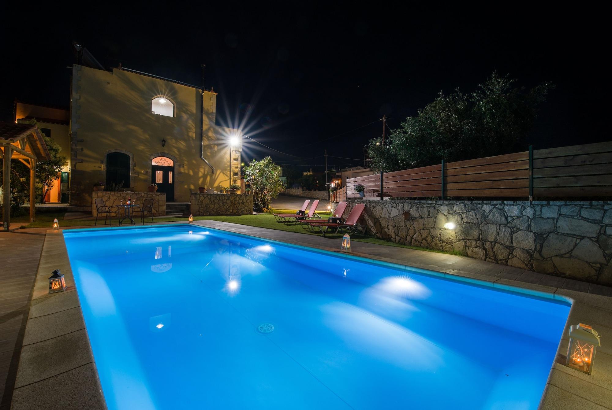 Varios Skandalis Traditional Suites